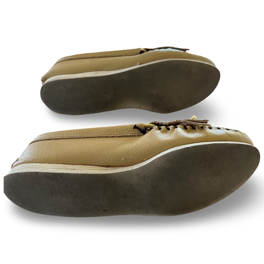 Minnetonka Tan / Beige Smooth Leather Moccasins w/ Beaded Thunderbird Design 7.5 - Picture 7 of 9